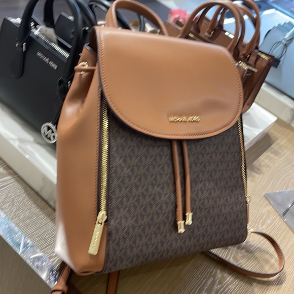 Michael Kors Phoebe 35F2G8PB2B Flap Drawstring Backpack 
Brown Signature 
NWT - Picture 4 of 16